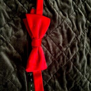 Men’s or teen Adjustable Red Bow tie Saddlebred from BELK worn once like new.